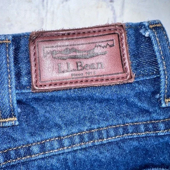 NWOT Men’s 34 x 32 LL Bean Dark Wash Classic Fit Denim Blue Jeans